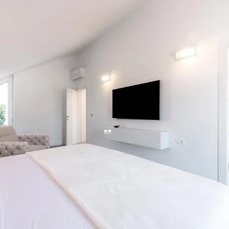 Gold & Cozy شقة دوبروفينك